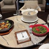 朋友介绍来了江夏最好的酒店里的中餐厅，餐厅在酒店二楼