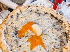 招牌黑松露温泉蛋披萨-IL TEATRO 精品意大利餐厅