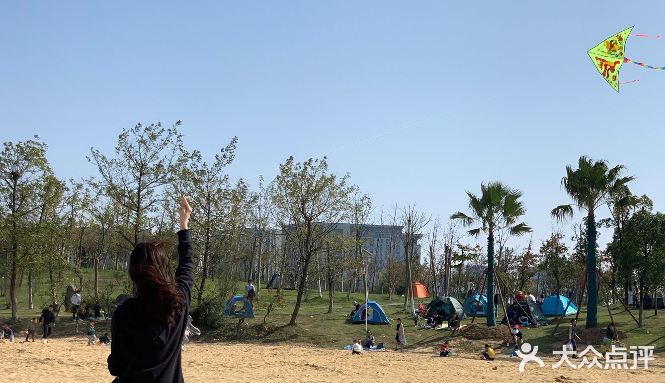 比较有意思风很大 头发简直吹的无发型可言一定记得涂防晒