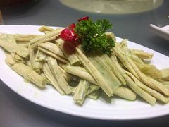香椿芽腐竹-老东家民间菜(迎宾路店)