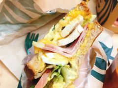 培根鸡肉俱乐部大嘴三明治-星巴克(北京市民生金融中心店)