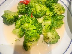 -东口码头·烧鸽子·鱼头泡饼·地方菜(金鹰悦城店)
