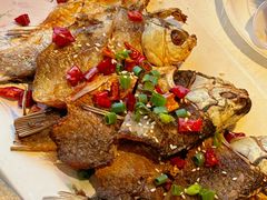 香煎鲫鱼-五七小李子油焖大虾(总店)