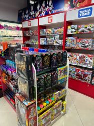 -来此探索玩具仓储店
