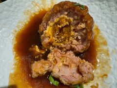 鸭蛋黄狮子头-梅飞酒家(桑园路店)