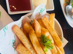 -Chom Cafe and Restaurant