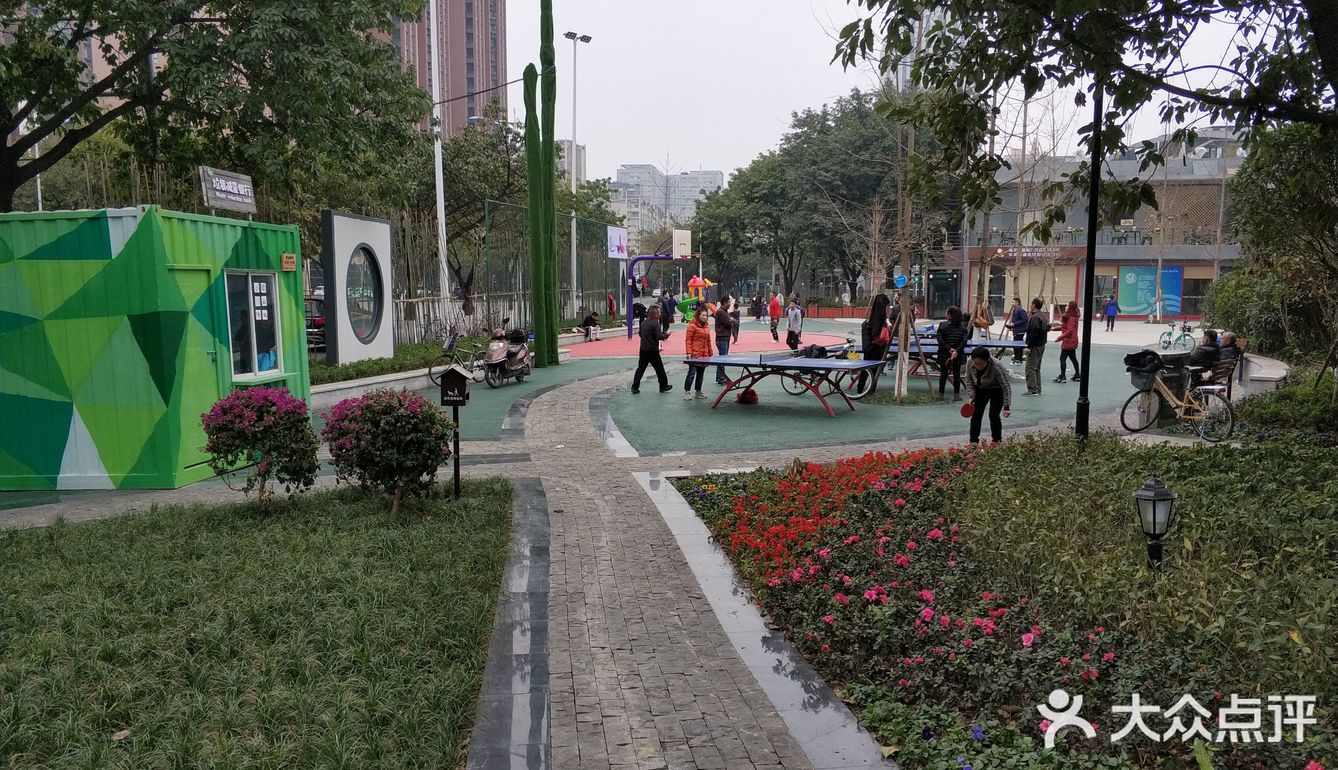是一个很不错的社区小游园