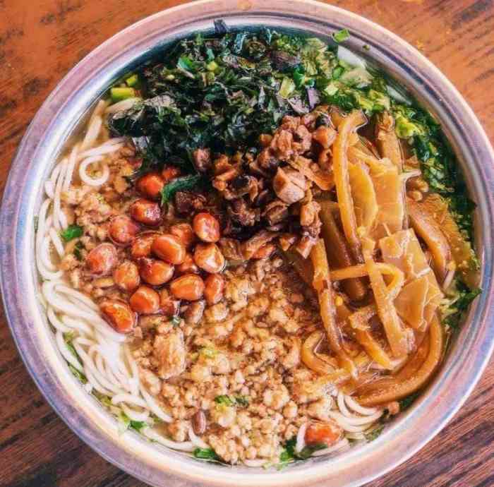 蒲庙传统生榨米粉-"位于江南区五一西路五一路公交总站大门旁的.