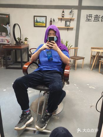 老板剪头很仔细，每次剪都搞我个一个多小时