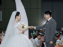 -Color卡诺婚纱礼服馆(南京严选店)