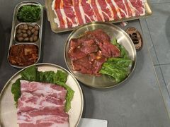 -围炉肉舍•炭烤活鳗•丹东海鲜烤肉(步行街店)