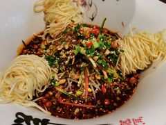 大碗鸡丝凉面-有红鸡毛店·川菜(建设路店)