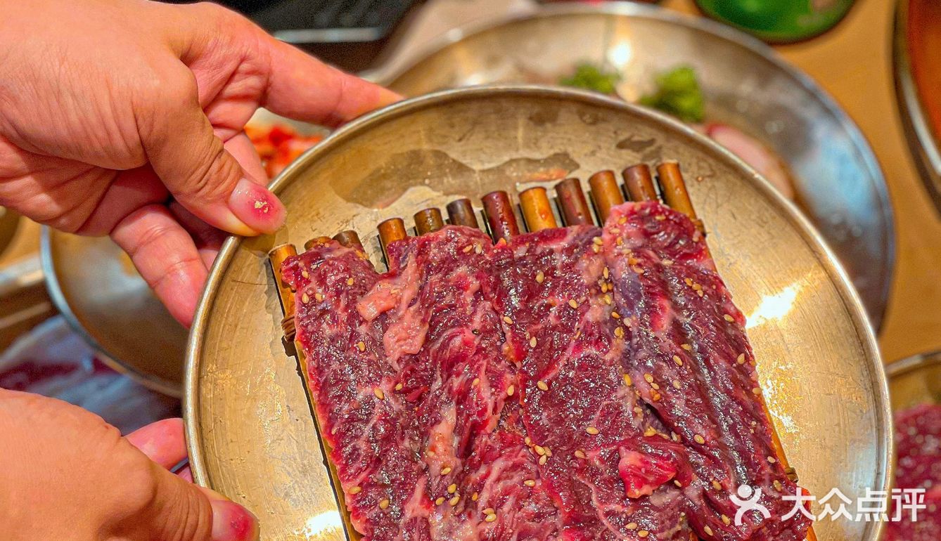 排队3小时也要吃的泥炉烤肉！