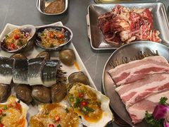 -围炉肉舍•炭烤活鳗•丹东海鲜烤肉(步行街店)