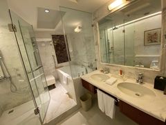 -深圳富苑皇冠假日套房酒店