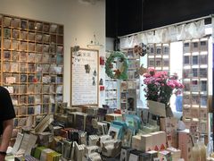 -猫的天空之城概念书店(杭州南宋御街店)