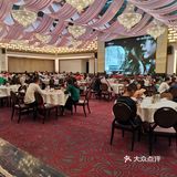 周日去的时候还要拿号等位，比较旺场