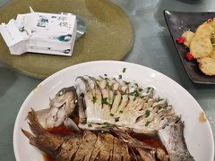 -梓檚中餐厅湖北菜小龙虾武昌鱼排骨藕汤(黄鹤楼店)