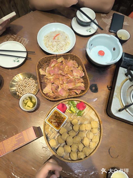 老滇山寨•云南特色菜•地方菜•民族风情歌舞表演(金碧店)图片