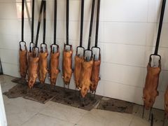 -姐妹四更烤猪店