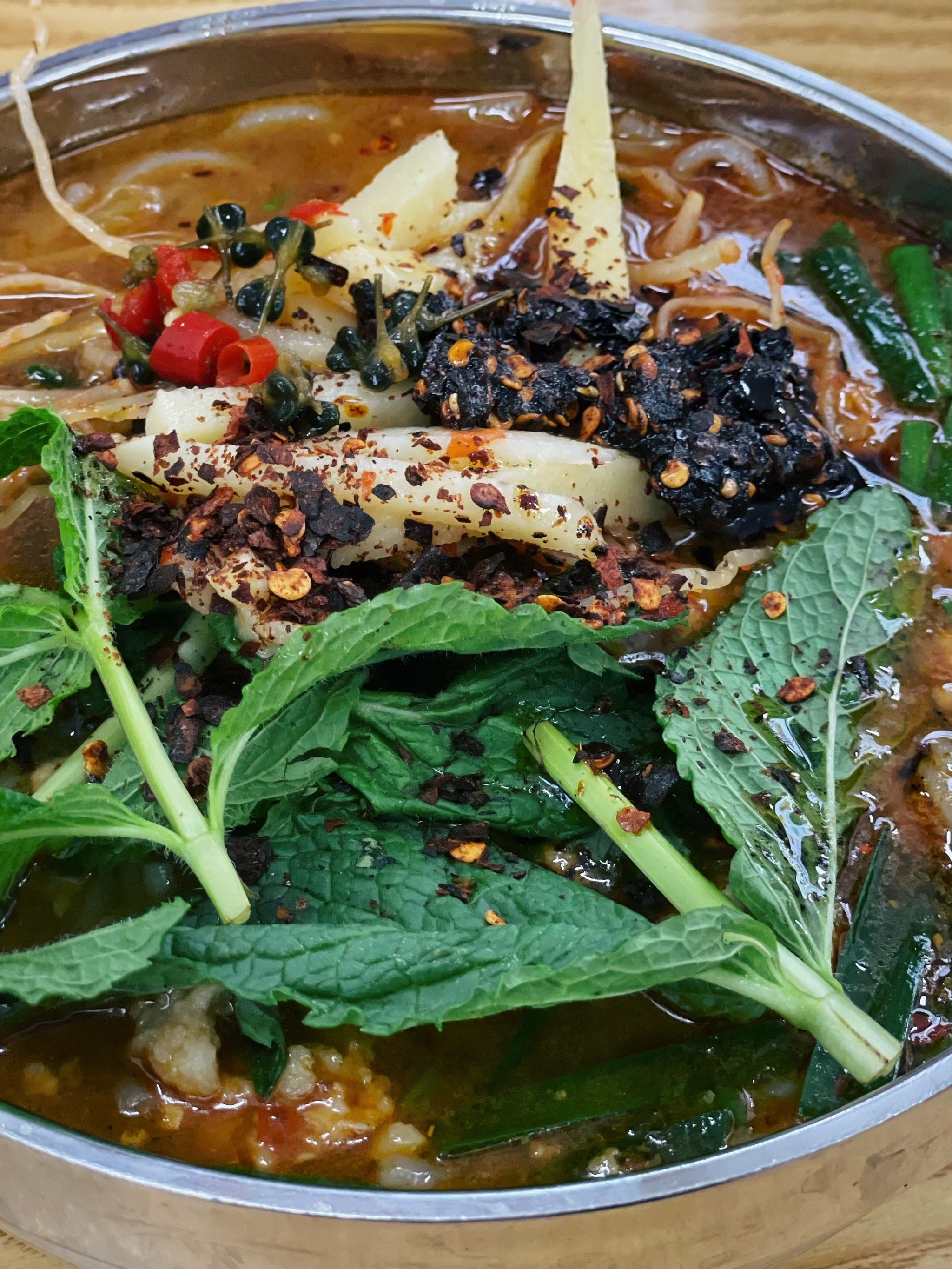 宁愿高铁改签也要去吃的云南胡辣子米线!