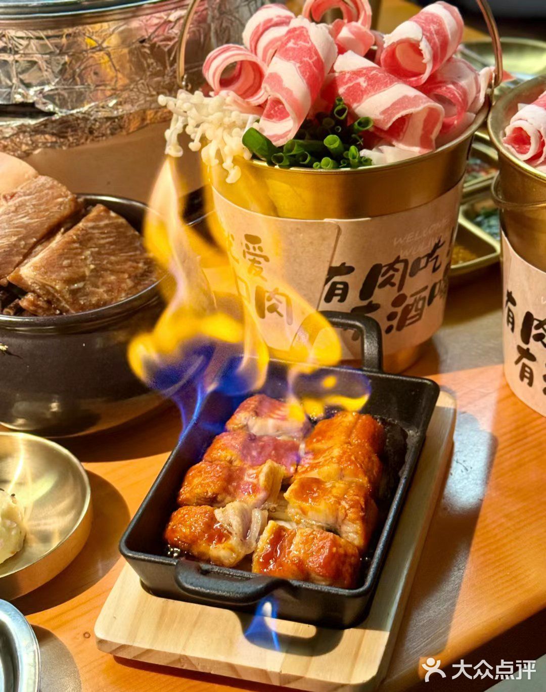 炉火旁的美食时光｜乌力乌力稻香炭火烤肉