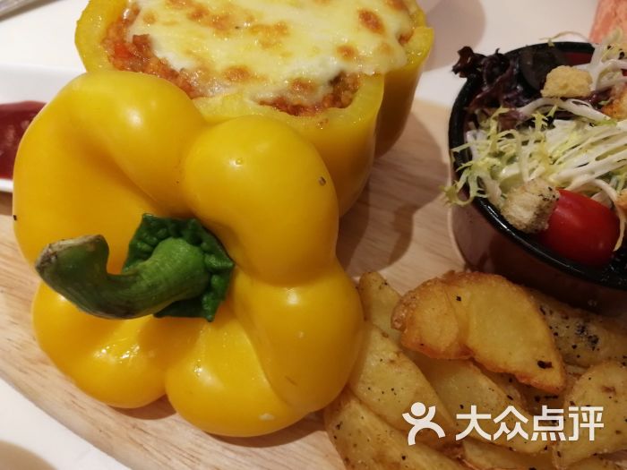 走走过来也非常方便,生意还是很不错的,来的早也没等位,点了黄金屋