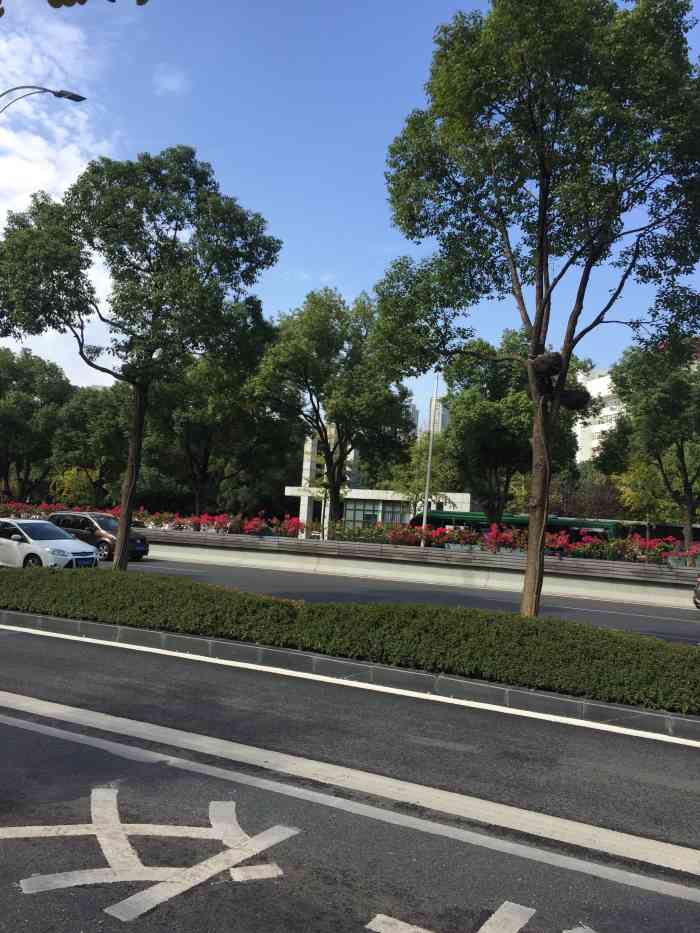 东湖路知音传媒公交站-"武汉每天不一样武汉地铁,交通都方便武.