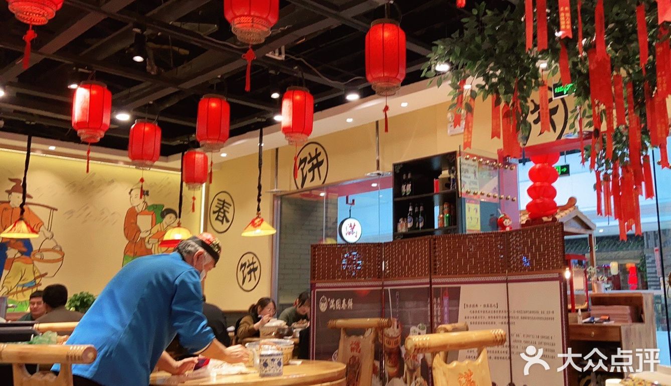 门口还有免费的小吃，可以随便吃