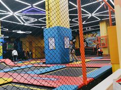 -爱蹦iBOON蹦床运动馆(江汉店)