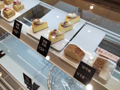 面包甜点陈列柜-分子跳动鲜活面包(五一大道店)