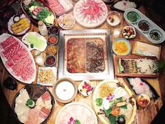 -老牌坊云南鱼豆花火锅(爱建店)