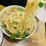 老听朋友说好吃。今天路过来吃一下！招牌就是羊棒骨