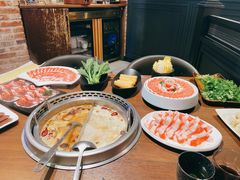 成双锅（清汤+激情）-快乐小羊火锅(河西王府井店)