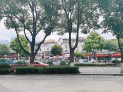 -富正毅三下锅·湘西韵味(天门山索道店)