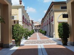 -佛罗伦萨小镇广佛名品奥特莱斯(疏港路店)