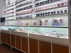 -视野联行眼镜•蔡司•依视路(温江店)
