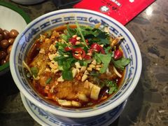 -沪小二炭火蛙锅(淮海中路美食不夜城店)