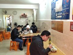 大堂-松树干拌面店