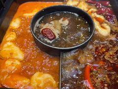 -老牌坊云南鱼豆花火锅(哈西万达店)