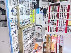 -美式眼镜·授权蔡司.依视路.尼康.豪雅.明月(人民广场店)