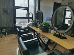 -FRIDAY星期五专业美发沙龙