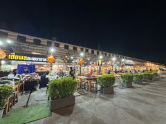-席娜卡琳火车铁道夜市