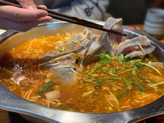 -野山舂·贵州现舂酸汤火锅(鸿通城店)