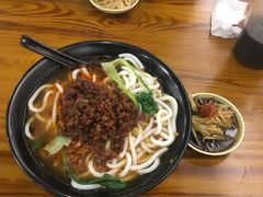 -丽虹云南过桥米线(兴工街店)