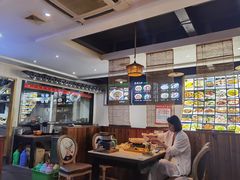 大堂-魏铭鱼头捞饭(晋阳路店)