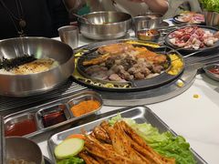 -山野的朋友露营炭火烤肉