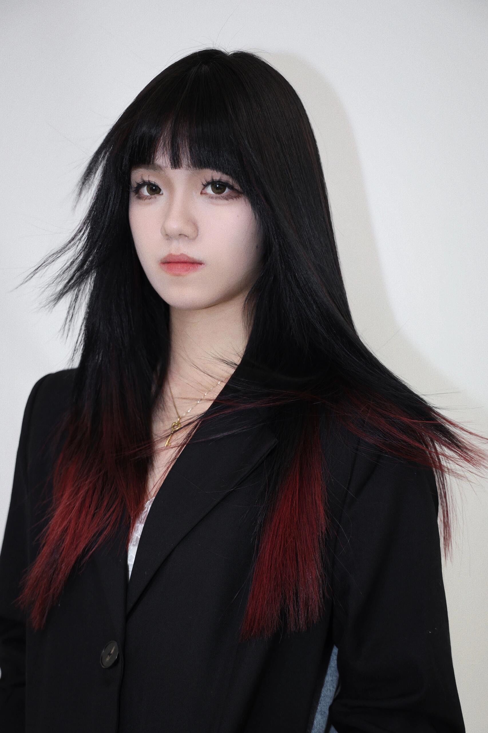 超经典红黑发尾染