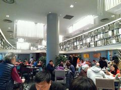 -上海滴水湖皇冠假日酒店