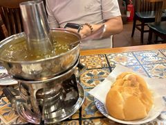 咖喱崩沙牛腩配猪仔包-番茄屋葡式美食(总店)